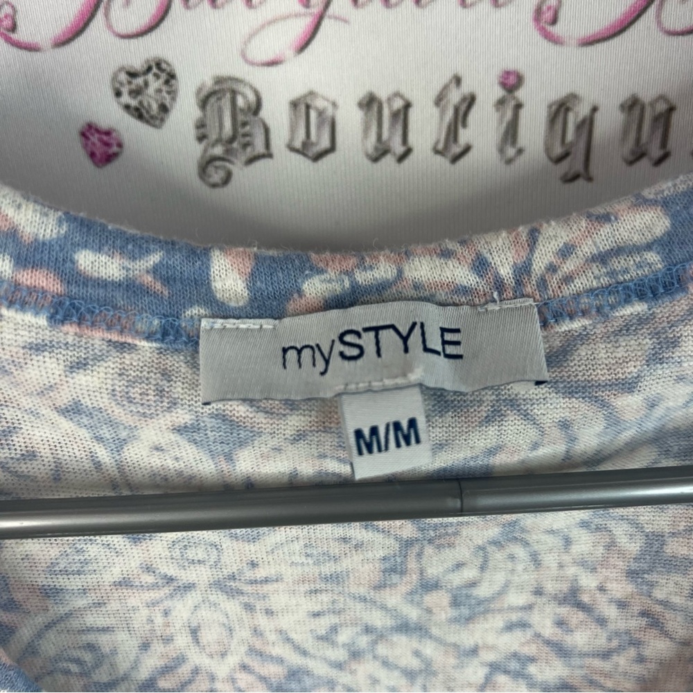 Mystyle tshirt top pockets floral Elegant Blue and White Floral Women's Tee - Picture 8 of 11